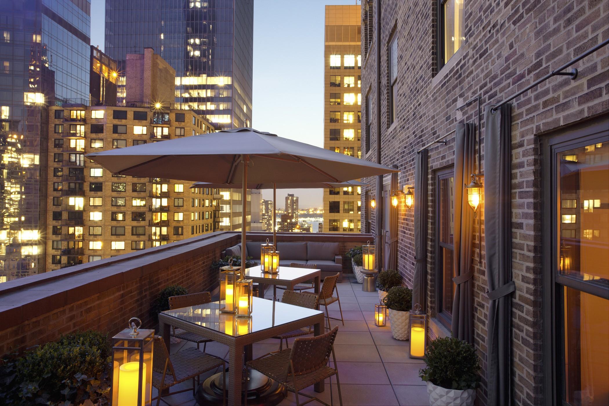 纽约西屋酒店 外观 照片 The rooftop lounge at the Mandarin Oriental